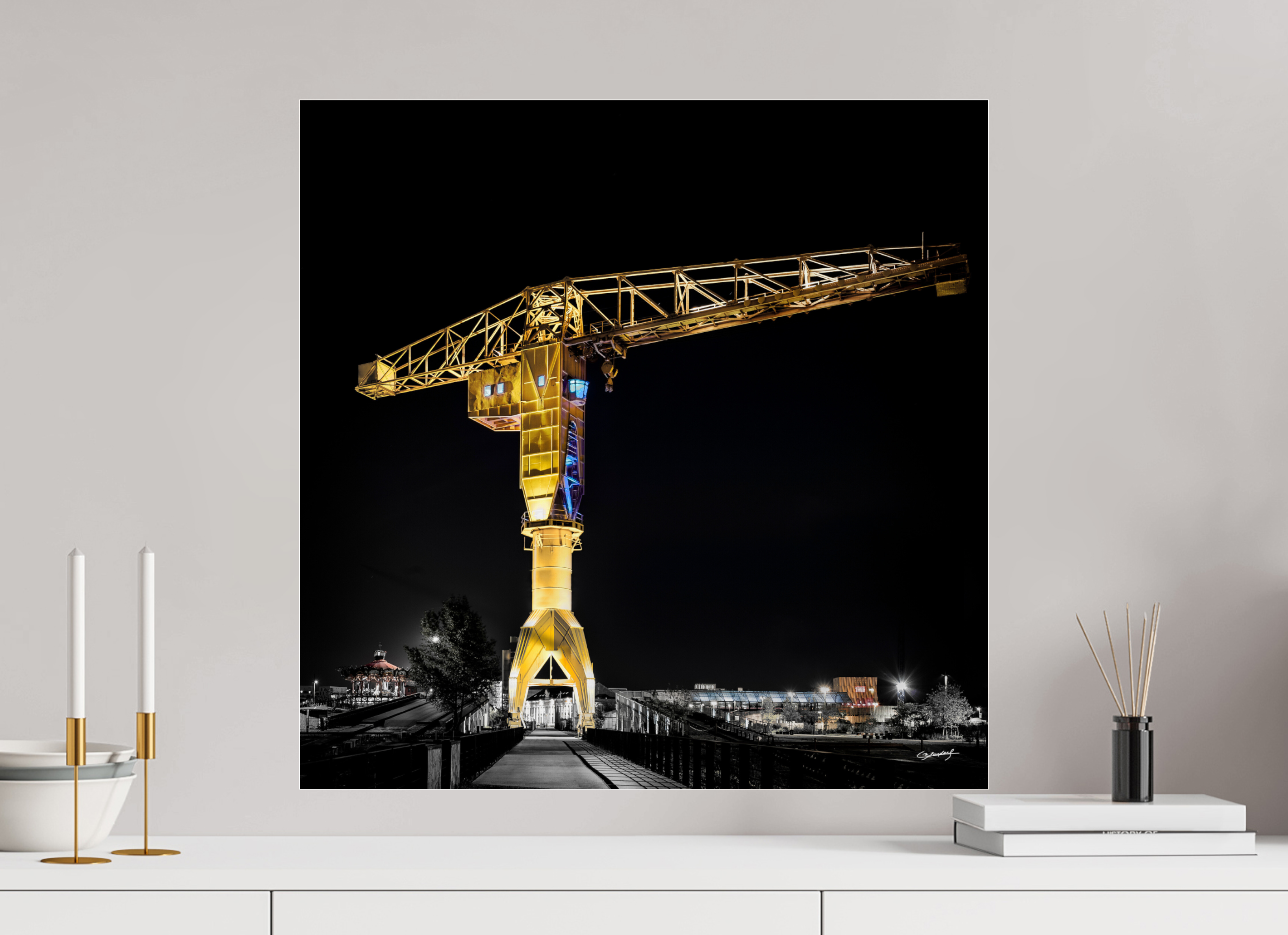 60 x 60 cm, TIRAGE PHOTO SOUS PLEXI BRILLANT LA GRUE JAUNE DE NUIT - Nantes