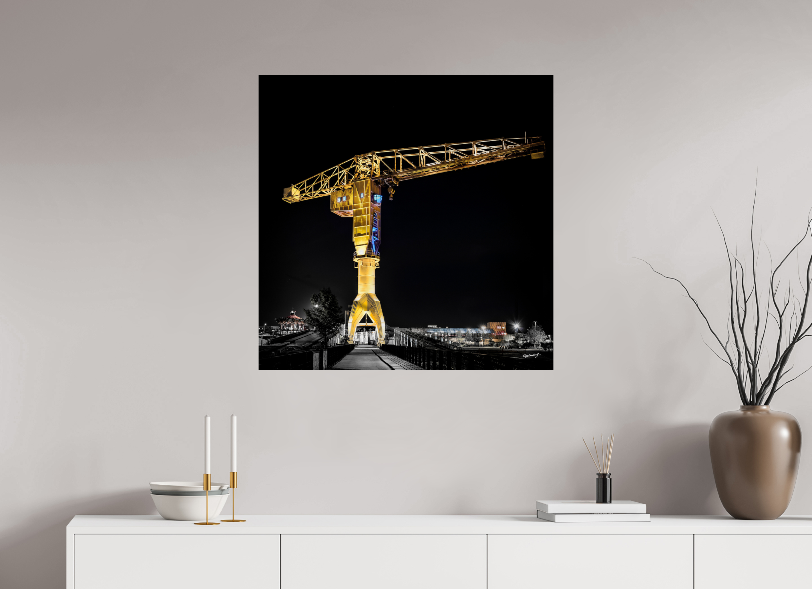 80 x 80 cm, TIRAGE PHOTO CONTRECOLLÉ SUR SUPPORT ALUMINIUM LA GRUE JAUNE DE NUIT - Nantes