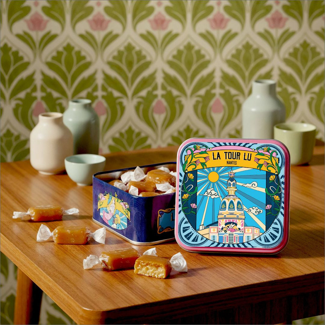 Boite mini carrée Nantes art nouveau Tour Lu caramel au beurre salé et à la fleur de sel de Guérande