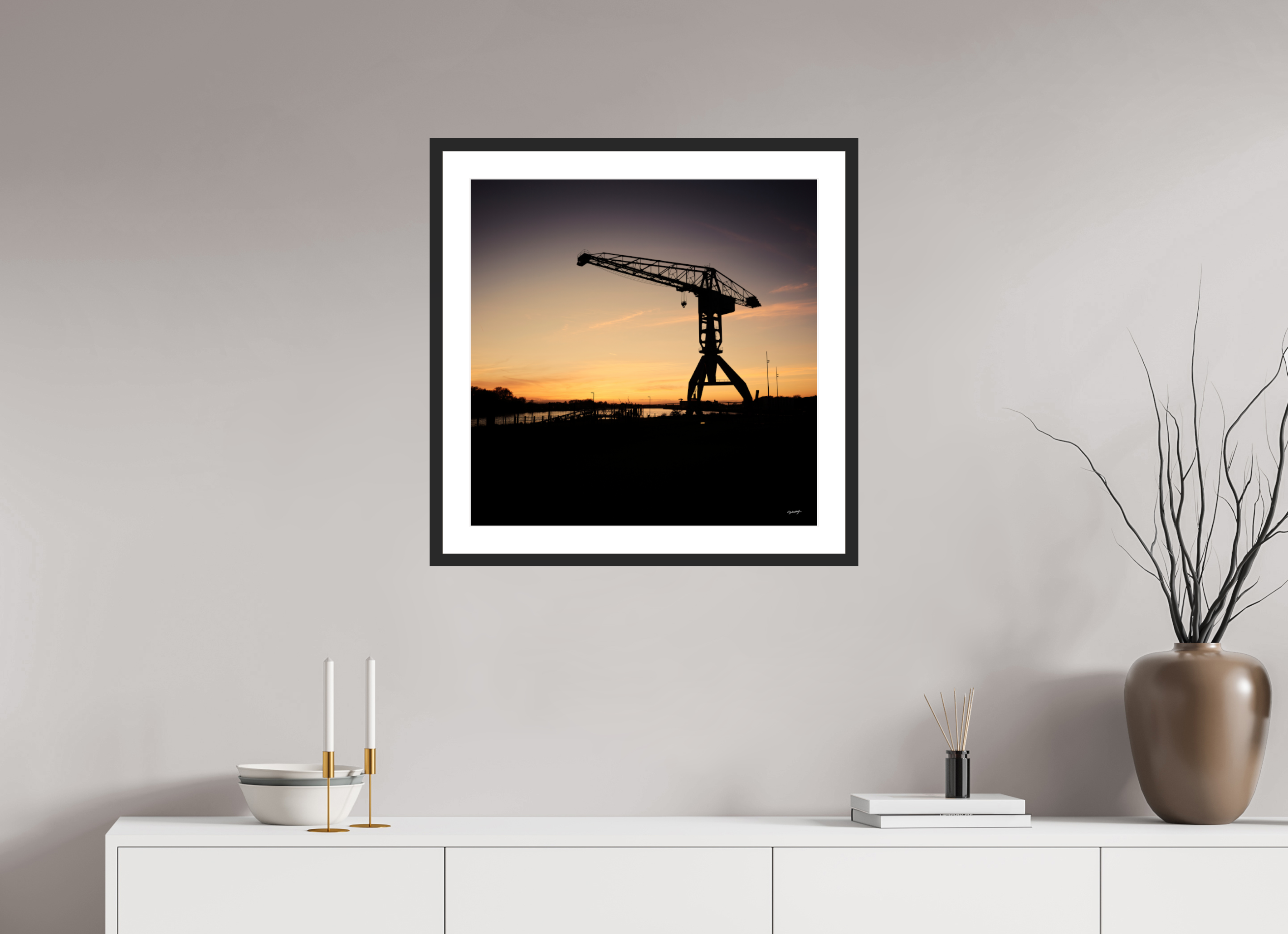 60 x 60 cm, CADRE GALERIE AVEC PASSE-PARTOUT Coucher de grue