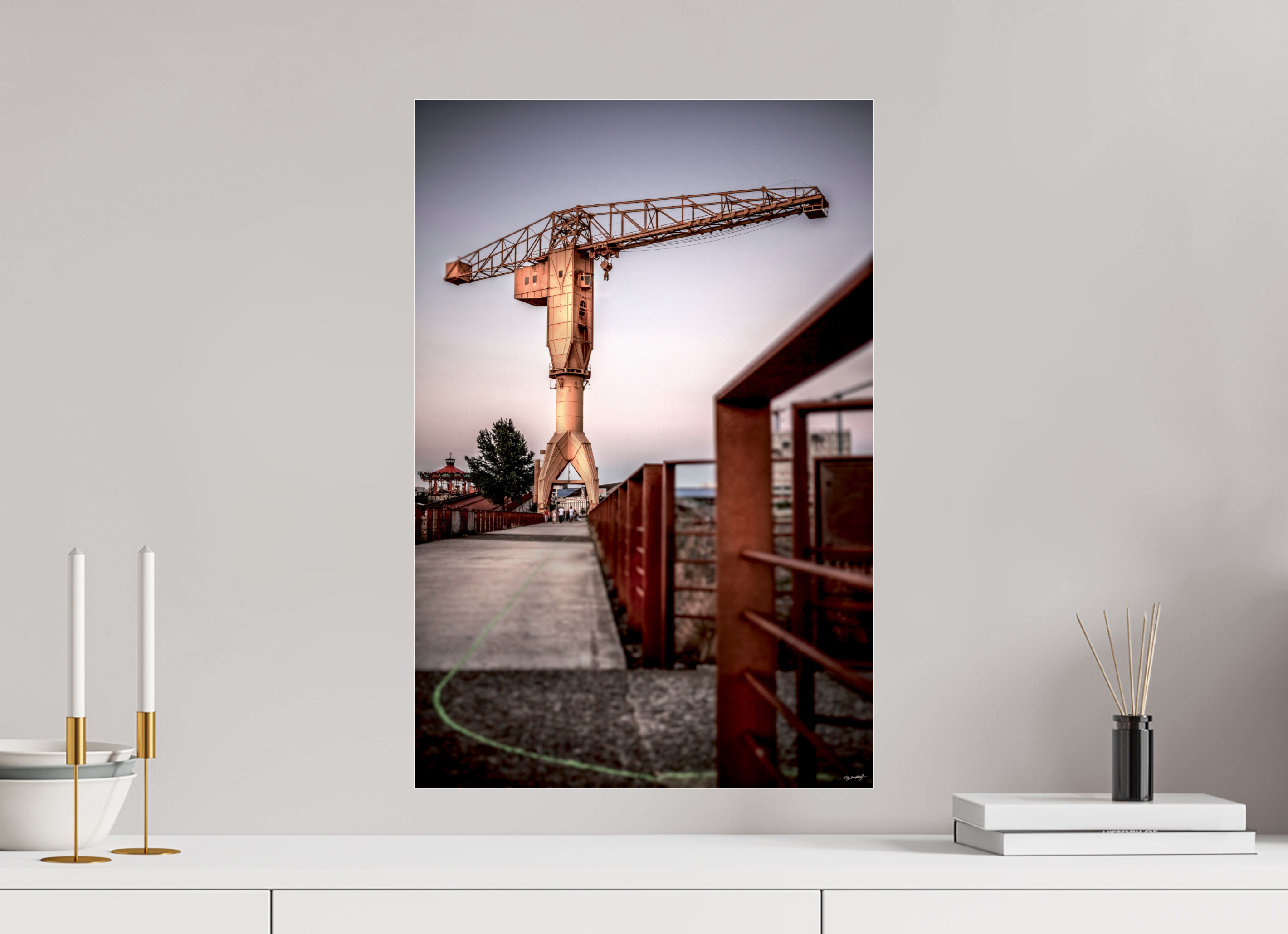 40 x 60 cm, TIRAGE PHOTO SOUS PLEXI BRILLANT LA LIGNE VERTE ET LA GRUE JAUNE