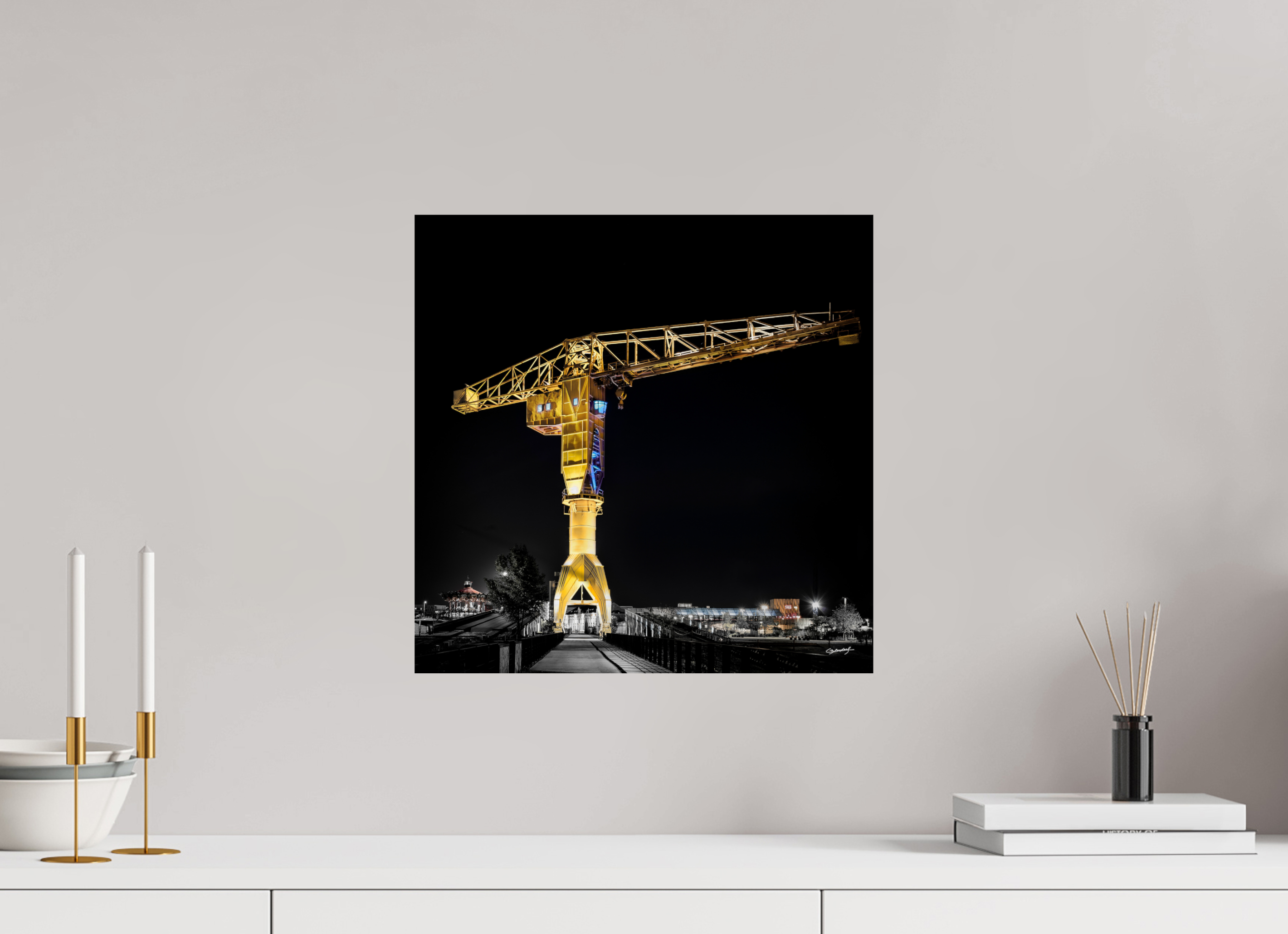 40 x 40 cm, TIRAGE PHOTO CONTRECOLLÉ SUR SUPPORT ALUMINIUM LA GRUE JAUNE DE NUIT - Nantes