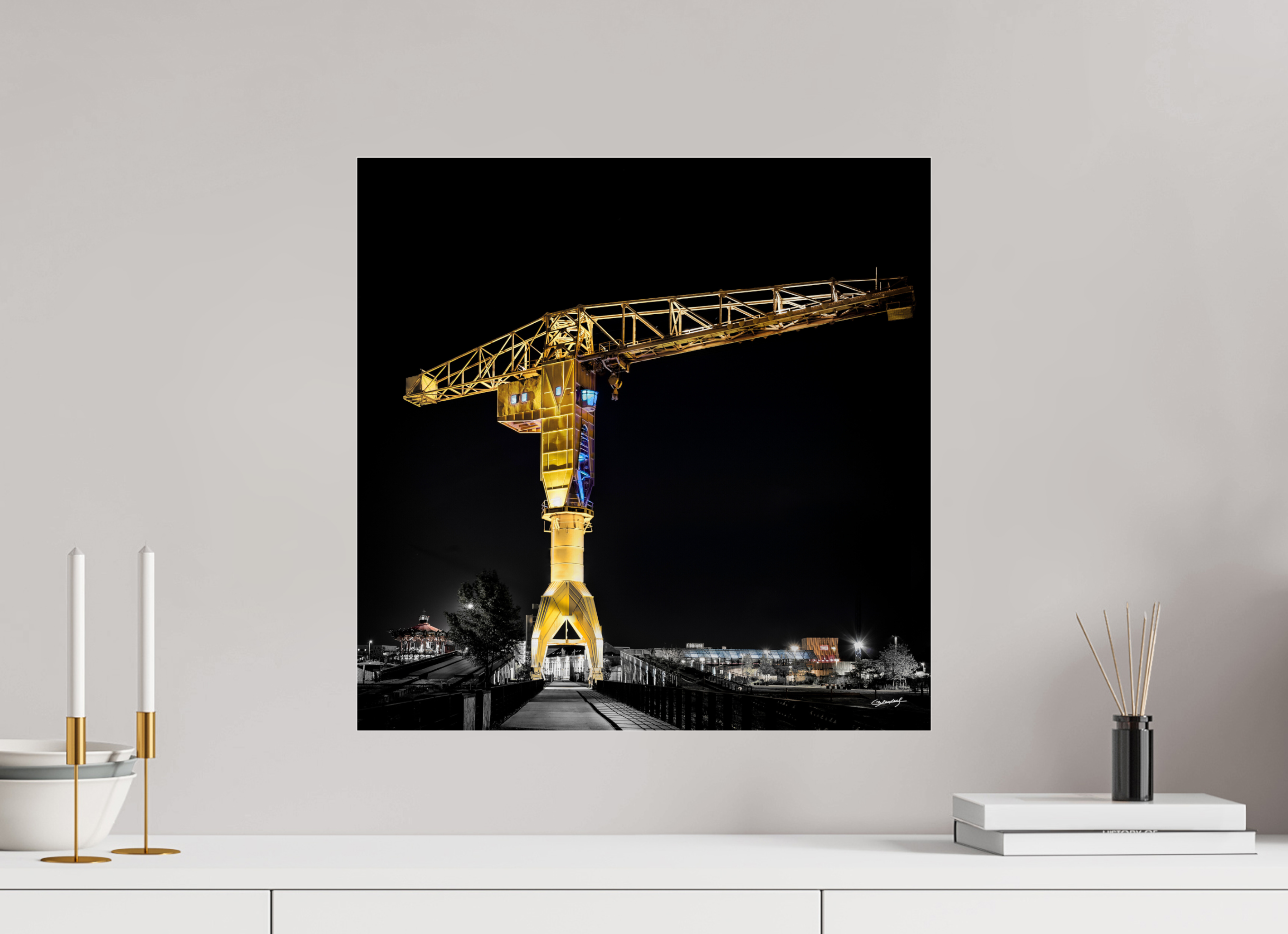 50 x 50 cm, TIRAGE PHOTO SOUS PLEXI BRILLANT LA GRUE JAUNE DE NUIT - Nantes