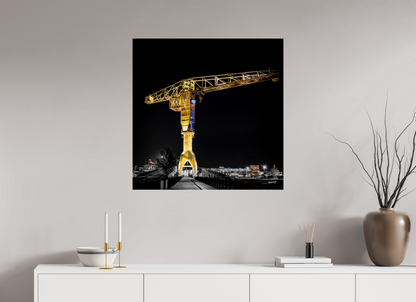 80 x 80 cm, TIRAGE PHOTO SOUS PLEXI BRILLANT LA GRUE JAUNE DE NUIT - Nantes