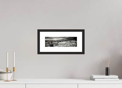 30 x 10 cm, CADRE GALERIE AVEC PASSE-PARTOUT BON PORT ET LA GRUE JAUNE - Nantes