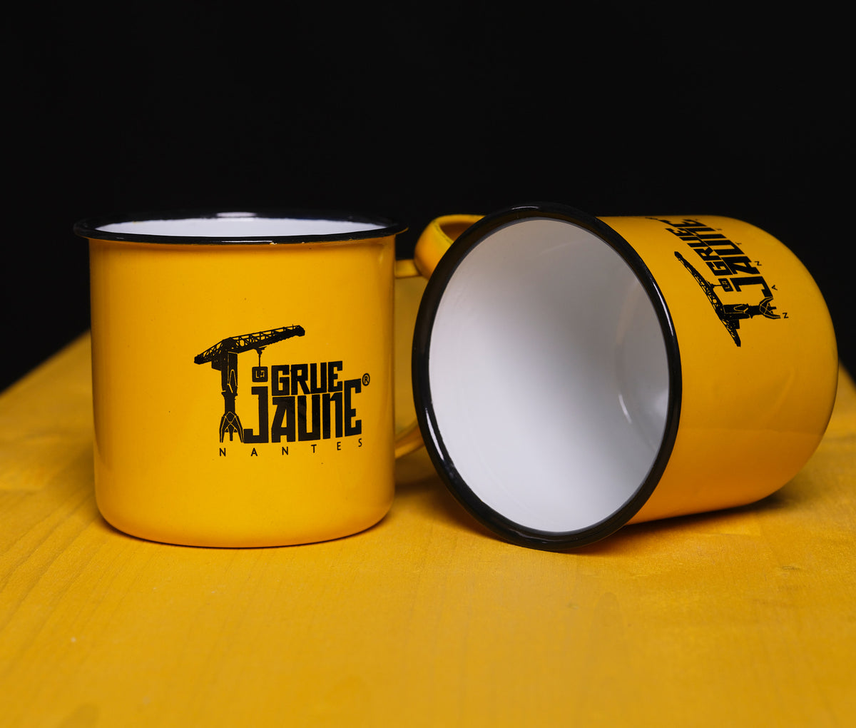 Tasse vintage en métal jaune La Grue Jaune
